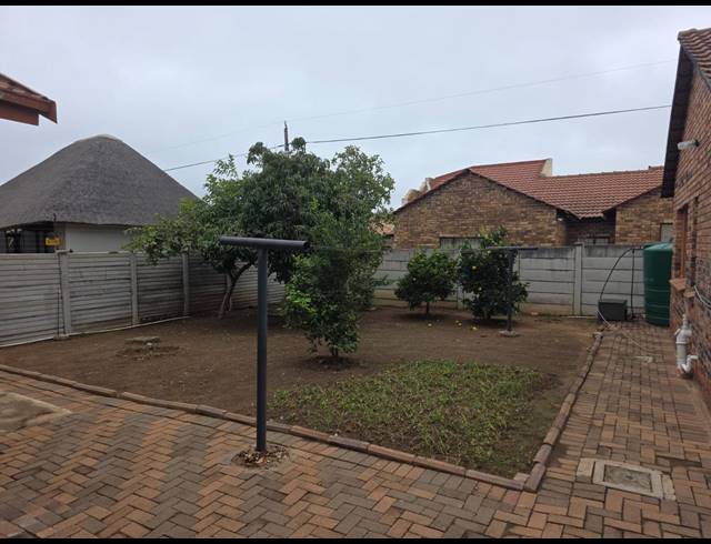 3 BEDROOM HOUSE FOR SALE IN FLORA PARK